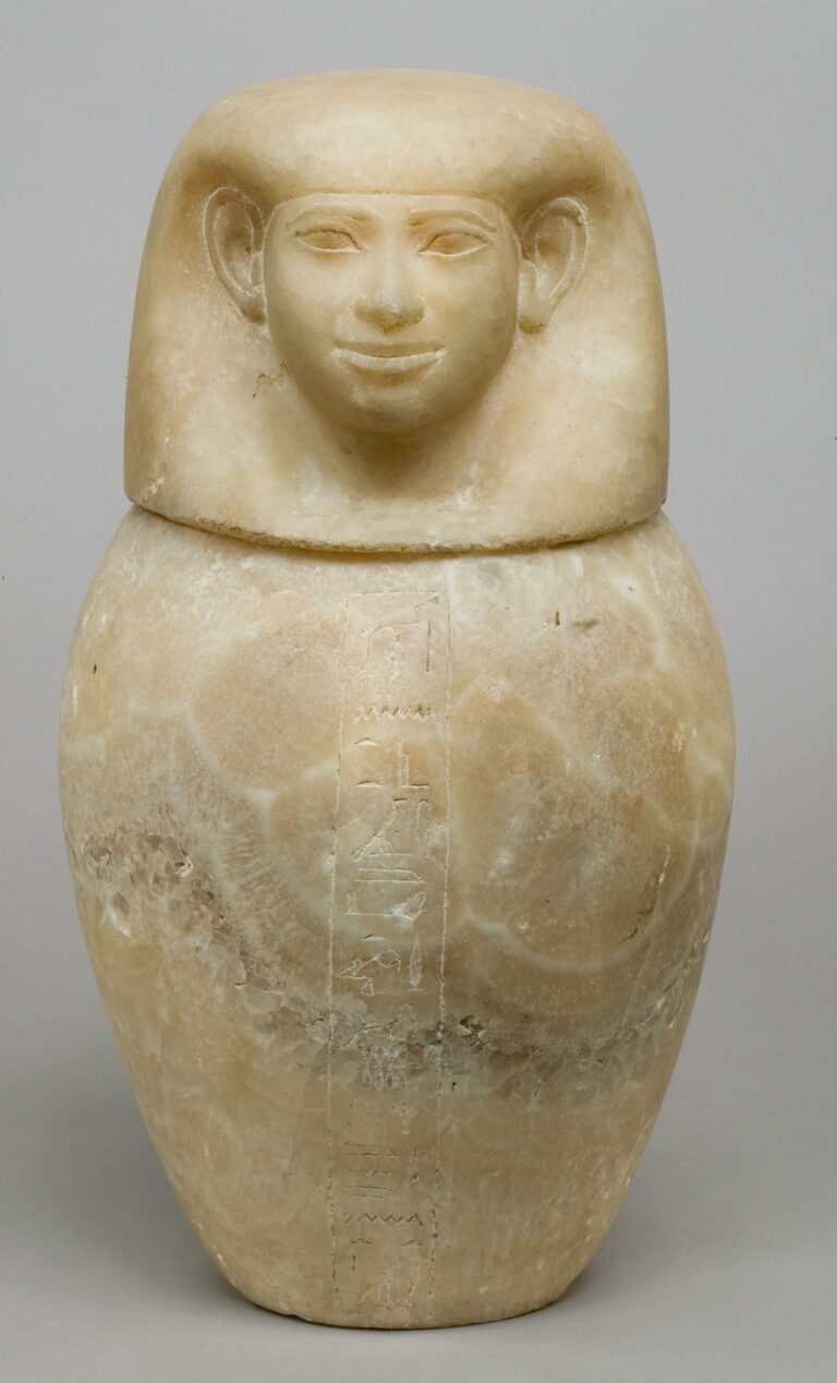 Altägyptisches Kanopengefäß aus Alabaster mit menschenförmigem Deckel, Metropolitan Museum of Art, 664–525 v. Chr.; nicht Teil der Marburger Studie.