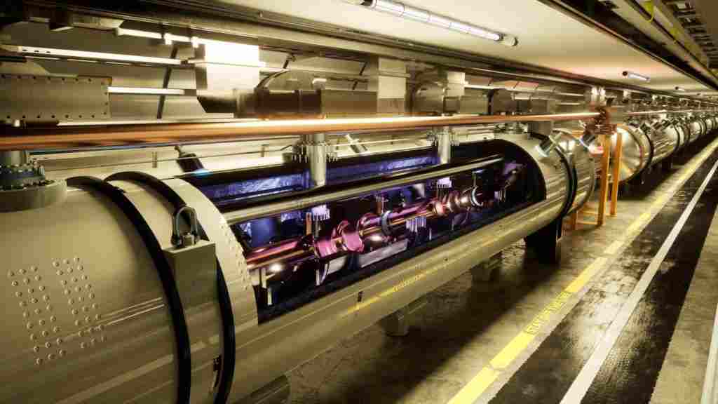 Künstlerische Darstellung des geplanten CERN-Teilchenbeschleunigers FCC-ee mit Beschleunigerröhre im Tunnel; kein Foto einer existierenden Anlage.